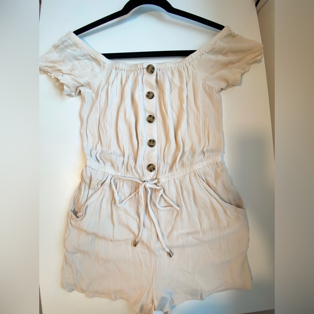 Guess Cream Off-Shoulder jumpsuit